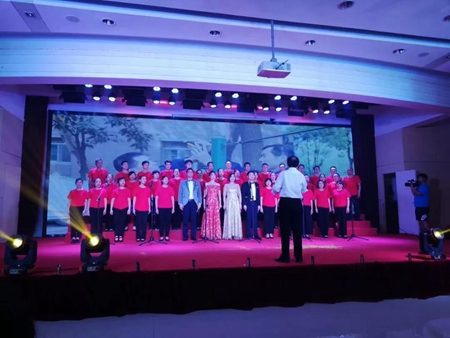 红色物业合唱团合唱团最后带来歌曲表演《江山》、《共筑中国梦》.jpg